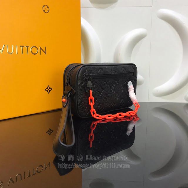LV女包 M53550 路易威登PochetteVolga手包 LV黑色手拿包 LV小牛皮壓花錢包  ydh3075